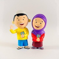 Materialnya keras, seperti mainan robot. Tak hanya boneka wanita berhijab, Hafidz Doll juga terdiri dari boneka pria muslim lengkap dengan kopiahnya. Foto: Istimewa