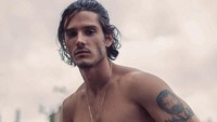 Namanya Diego Barrueco, model Spanyol dengan tinggi 1,8 meter ini suka menghabiskan waktu luangnya ke pantai. (diegobarrueco/Instagram)