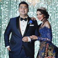 Bahkan Museum Rekor Indonesia (MURI) memberikan penghargaan pada pernikahan Fandy dan Anita karena berhasil memecahkan rekor resepsi pernikahan dengan tamu berkendara Supercar terbanyak. Foto: Instagram @fandyanitawedding