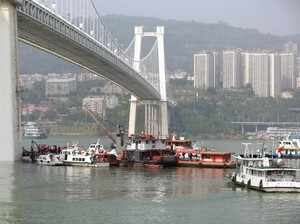 Adu Jotos Sopir-Penumpang Picu Jatuhnya Bus ke Sungai China