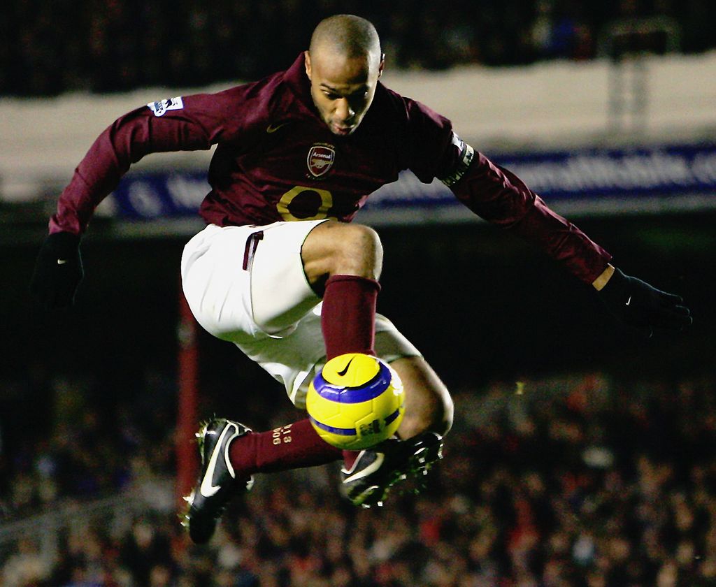 Thierry Henry LONDON - DECEMBER 28: Thierry Henry of Arsenal controls the ball during the Barclays Premiership match between Arsenal and Portsmouth at Highbury on December 28, 2005 in London, England. (Photo by Clive Mason/Getty Images)