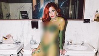 Penyanyi Halsey tampak sangat seksi dengan kostum Poison Ivy. Dok. Instagram