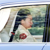 Putri Ayako menikahi pria dari kalangan orang biasa bernama Kei Moriya dengan berbagai upacara adat di Meiji Shrine, Tokyo, Senin (29/10/2018).. Pria 32 tahun itu bekerja di perusahaan pengiriman, Nippon Yusen. Foto: Reuters