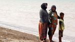Proses Evakuasi Masih Berlangsung, Warga Padati Pantai Tanjung Pakis