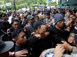 Kantor Grab Kembali Didemo Driver Ojek dan Taksi Online