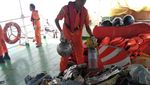 Proses Evakuasi Pesawat Lion Air JT 610 di Laut Karawang