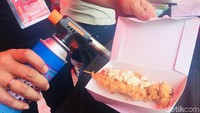Tak hanya menjual aneka olahan kepiting, tapi di sini juga menjual cumi utuh yang digoreng tepung lalu ditambahkan keju mozzarella. Dijamin kreasi Kepiting Si Boy terasa nikmat. Foto: dok. detikFood