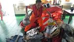 Proses Evakuasi Pesawat Lion Air JT 610 di Laut Karawang