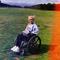 Saya mulai berpikir saya merasa lebih positif sekarang, saya dapat membantu orang. Saya mulai membuat video motivasi positif, orang kemudian mulai bertanya tentang make up saya. Saya tidak tahu mengapa, orang-orang memuji makeup saya, dan saya memutuskan untuk menunjukkan kepada orang-orang bagaimana saya melakukannya, ungkap Jordan. Foto: Instagram @jbone89