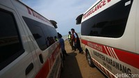 Ambulans ini didatangkan dari sejumlah puskesmas di Karawang.