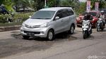 Hati-hati! Ada Jalan Rusak di Kalimalang