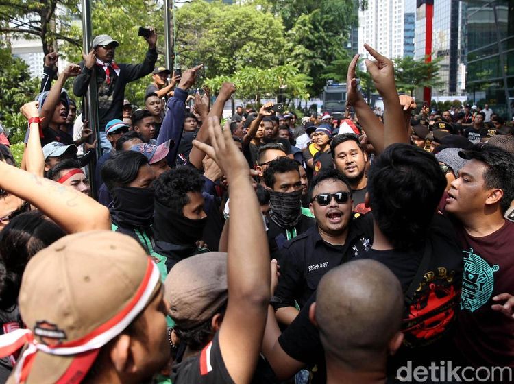 Kantor Grab Kembali Didemo Driver Ojek dan Taksi Online