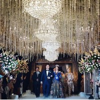Beberapa selebriti juga turut hadir memeriahkan pernikahan Fandy dan Anita. Diantaranya adalah Bunga Citra Lestari, dan Christian Bautista. Foto: Instagram @fandyanitawedding