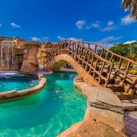 Bangunan berdiri di area seluas 3,2 hektar dan dijual seharga USD 849 ribu atau sekitar Rp 12,9 miliar. Rumah ini ditawarkan oleh developer properti ternama Treasure Coast Sothebys International Realty. Foto: Dok. People/Treasure Coast Sothebys International Realty