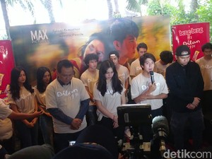 Iqbaal Ramadhan Pimpin Doa untuk Korban Lion Air Jelang Produksi Dilan 1991