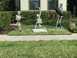 Unik! Dekorasi Halloween Rumah Ini Berubah Setiap Hari