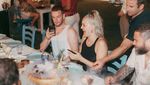 Serunya Momen Makan Anne Marie Bareng Marshmello dan Ed Sheeran