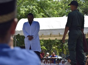 Mesum dengan Karyawan, Manajer Hotel Dicambuk 28 Kali di Aceh