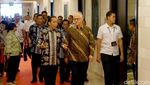Gaya Jokowi-Turnbull Kompak Berbatik di Bali