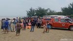 Ambulans Disiagakan di Pantai Pakis Karawang