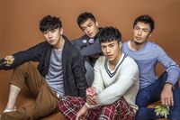 Dulu Jualan Kembang Tahu, Pria Keren Ini Kini Jadi Anggota Boyband