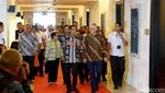 Gaya Jokowi-Turnbull Kompak Berbatik di Bali