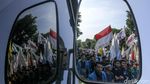 Spanduk JOKOWI-JK GAGAL Jadi Sajadah Mahasiswa Salat