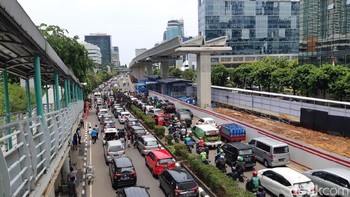 Tuntutannya masih sama, open suspend. Seperti sebelumnya kami tidak bisa berkompromi soal ini. Kalau dilakukan, kami tidak melakukan keberpihakan kepada pelanggan dan ribuan mitra driver yang telah bekerja secara jujur, kata Ridzki ketika dihubungi.  (Foto: detikINET/Virgina Maulita Putri)