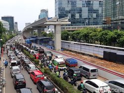 Suasana Demo Driver di Depan Kantor Grab
