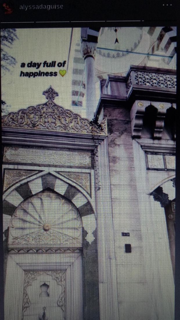 Al Ghazali dan Kekasih Posting Foto Masjid Tempat Maia Estianty Nikah