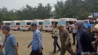 Ambulans tersebut disiapkan untuk mengangkut korban.
