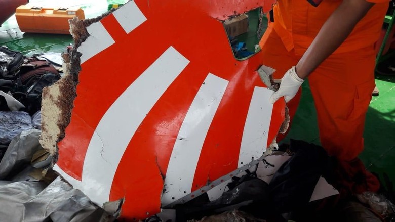 Basarnas: Serpihan Ekor Lion Air JT 610 Tak Terbakar Basarnas: Serpihan Ekor Lion Air JT 610 Tak Terbakar
