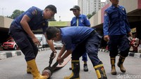 Musim hujan yang mulai memasuki wilayah Jakarta menjadi perhatian khusus Pemprov DKI Jakarta beserta instansi terkait untuk mengantisipasi terjadinya banjir, khususnya di beberapa titik yang dianggap rawan banjir.