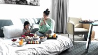 Wajah cantik Jennifer Arnelita memang sudah tak banyak terlihat di layar kaca namun ia tetap aktif dan eksis di instagram. Beberapa momen kulineran kerap dipamerkan Jennifer. Foto: instagram @jenniferanelita