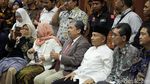 Amien Rais Hingga Neno Warisman Lesehan di DPR