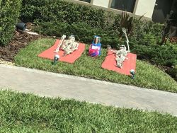 Unik! Dekorasi Halloween Rumah Ini Berubah Setiap Hari