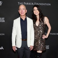 Sejak perceraiannya dengan Jeff Bezos pada 2019 lalu, dia mendedikasikan hartanya untuk disumbangkan ke berbagai lembaga. Foto: dok. Getty Images