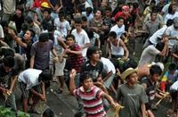 Tradisi Perang Topat, Simbol Keberagaman Masyarakat Lombok