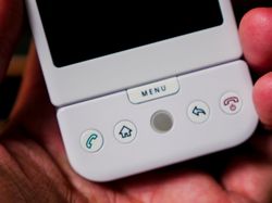 Melihat HTC Dream, Ponsel Pertama Android 10 Tahun Lalu