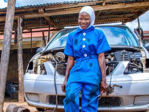 Viral Foto Montir Berhijab Asal Nigeria, Ini Faktanya