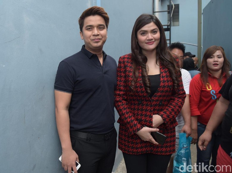 Dear Billy Syahputra, Hilda Vitria Doain Kamu Cepat Nikah dengan Elvia Cerollin Dear Billy Syahputra, Hilda Vitria Doain Kamu Cepat Nikah dengan Elvia Cerollin