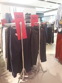 Crop Top Hingga Bike Shorts Diskon 50% di Topshop Grand Indonesia