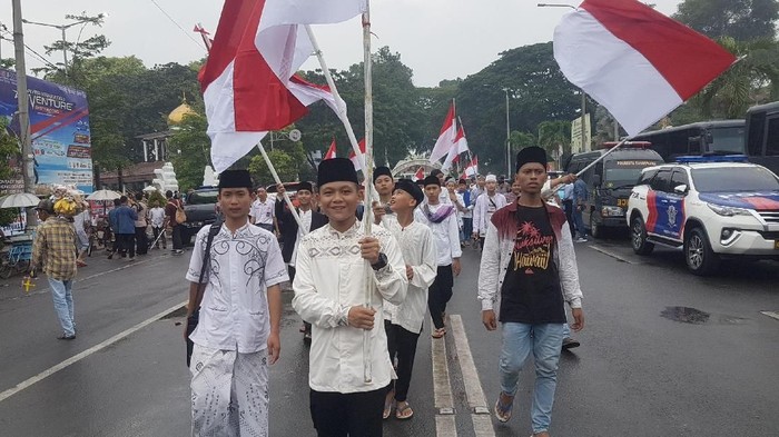 Gembiranya Pemuda Banten Kirab Merah Putih Keliling Kota