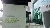Bandara ini diresmikan di era Presiden Susilo Bambang Yudhoyono pada 15 September 2014 dengan nama Bandara Internasional Sultan Aji Muhammad Sulaiman. Sebelumnya dikenal dengan nama Bandara Sepinggan.