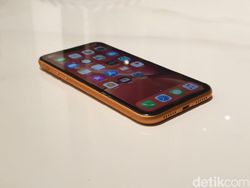 Unboxing iPhone XR Warna Coral yang Berpenampilan Kece