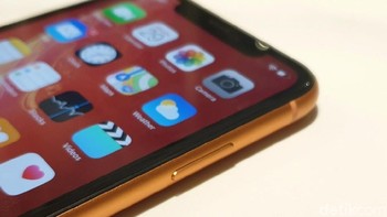 Di Indonesia, iPhone XR dibanderol mulai dari Rp 15,199 juta. (Foto: Adi Fida Rahman/detikINET)