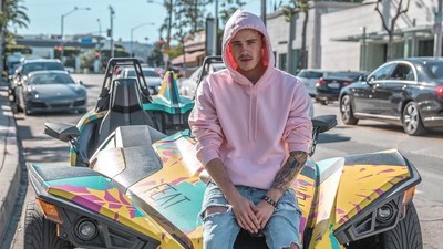 Kembaran Justin Bieber yang Bikin Heboh karena Makan Burrito, Mirip Banget!