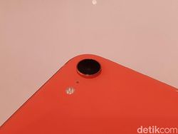 Unboxing iPhone XR Warna Coral yang Berpenampilan Kece
