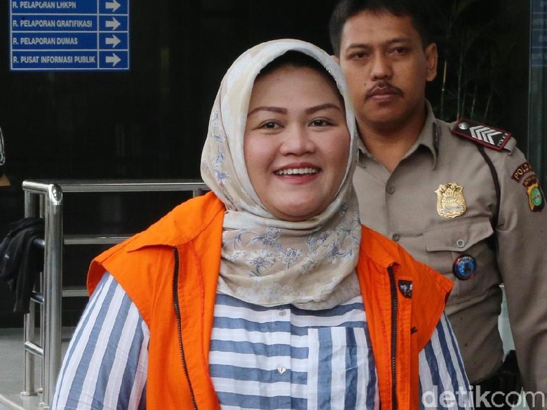 Bupati Neneng Baru Terima Setengah dari Rp 20 M: Billy Janjikan Sisanya Bupati Neneng Baru Terima Setengah dari Rp 20 M: Billy Janjikan Sisanya