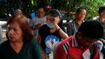 Foto: Tangis Keluarga Korban Lion Air Pecah di RS Polri